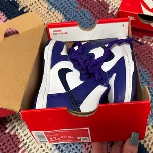 Nike Kids Sneakers in Purple and White